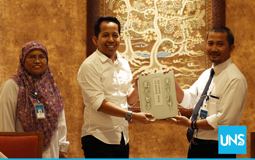 UNS Receives Book from Kokushikan University Japan