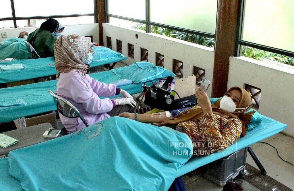 Welcoming Ramadan, FK UNS Held Blood Donation