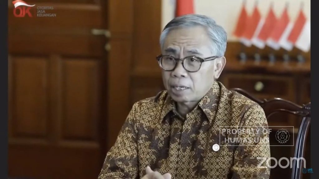 UNS – The Chief of Board of Commissioners (DK) Financial Service Authority (OJK), Prof. Wimboh Santoso, stated that OJK continues to support the growth of Populism based on local potential through relationship program with the Micro, Small, and Medium Enterprises (MSME). Amid the Covid-19 pandemic, the programs are implemented through programs that expand the local financial access acceleration program, digitalize MSME through marketplace platform, establish micro waqf bank, and fund a program that fosters weak and small economic actors, as well as the informal sector. Prof. Wimboh explained the programs in the “Developing Pancasila Values Based on Local Wisdom” webinar held by Universitas Sebelas Maret (UNS) Surakarta Board of Professor, Thursday (25/3/2021). Prof. Wimboh considers that OJK’s actions align with Pancasila’s Economy with all of its noble objectives. To improve people’s welfare through income distribution and equal development and encourage Indonesia’s economic growth while maintaining the national economic stability. “In developing the national economy, local economic development with its local wisdom is an integral and inseparable part. The strategy to support local economic development is through investment program and economic development based on local potential and culture or local wisdom,” Prof. Wimboh explained Prof. Wimboh added that this potential should be used to develop the local economy with characteristic differences. Prof. Wimboh also stated that the financial service industry is stable amid the pandemic. However, several challenges need to be managed to maintain the financial service industry’s role in equitable community welfare distribution. MSME and its flexibility and excellence will become the national economic backbone. “For that, OJK and all stakeholders at the central and local government, including non-department and non-ministerial institutions, will continue to support MSME’s sustainability,” he added. The FEB UNS alumnus stated that the actualization of Pancasila values in various OJK’s duties. In general, Prof. Wimboh said, OJK is in charge of ensuring the implementation of an orderly, fair, transparent and accountable financial services and developing a financial system that is sustainable, stable, and protects consumer and people’s interests. The first point in Pancasila is implemented through financial sector supervision’s integrity as a form of responsibility to the God Almighty. The second point by creating humanist and humane policies in providing the broadest access for all Indonesian people to improve individual and community quality of life. The third point is implemented through the policies that enhance national economic resilience and sovereignty and increasing financial sector competitiveness at the global and regional level. The actualization of the fourth point is through policies that improve people’s participation in economic development. “The policies are in developing the populist-oriented economic system to meet Indonesian people’s demands and needs,” Prof. Wimboh stated. Lastly, the fifth point’s implementation is in OJK regulation in creating the distribution of development and economic growth to provide the fairest opportunity for all the community. On this occasion, Prof. Wimboh also delivered his highest appreciation to the UNS Board of Professor, who have managed the webinar. He hopes that Pancasila values can always be implemented in the national and regional economic development. “With sincerity, heart, and hard works to use Pancasila Indonesia point of views. Apply local wisdom, Indonesia’s wisdom that we call Bhineka Tunggal Ika,” Prof. Wimboh concluded. Humas UNS Reporter: Kaffa Hidayati Editor: Dwi Hastuti