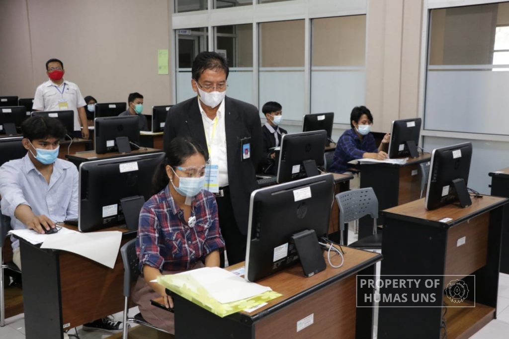 UNS Rector Reviews the Implementation of UTBK 2021