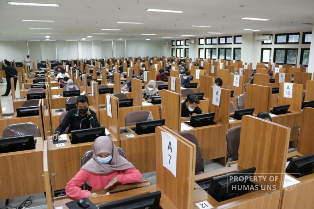 UNS Rector Reviews the Implementation of UTBK 2021