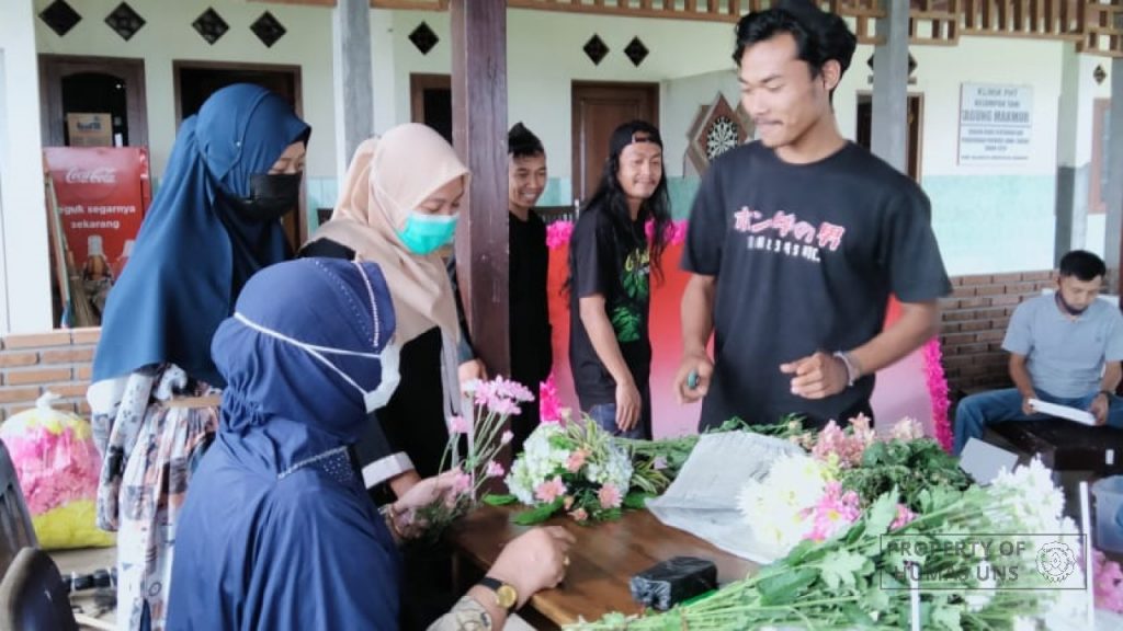 Community Service Program Team From UNS Postgraduate Program Gives Business Development Training for Florist