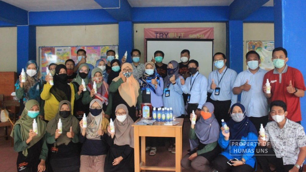 Diploma Program in Pharmacy UNS Assists Independent Hand Sanitizer Production School
