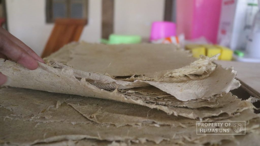 Community Service Team of Fine Arts Program UNS Held Workshop on Straw Waste Exploration