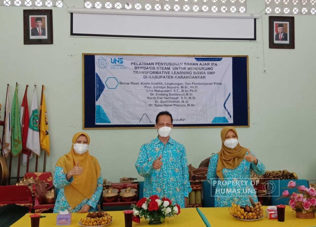 Chemical Analytic, Environment, and Chemistry Learning Research Group UNS Provided Training for Junior High School Natural Science Teachers in Karanganyar