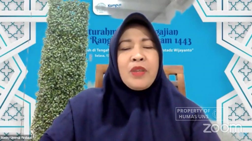 Nazhir Wakaf UNS Distributed 165 Tablet to UNS Students Affected by the Pandemic