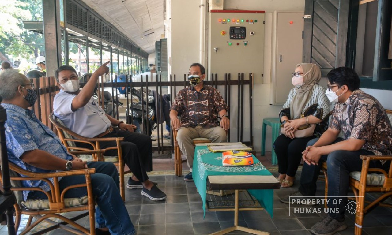 PUI Javanologi UNS Initiate Equipment Assistance to Rekso Pustoko Library from Akbar Tandjung Family