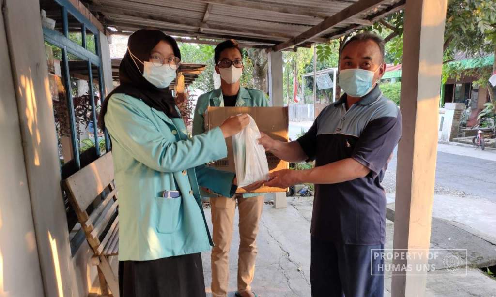 Assisting Local Community in Fighting Pandemic, KKN UNS Promote Medicinal Plant Cultivation