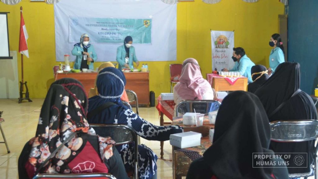 Optimizing the Rural Potential, KKN UNS Group 312 Provided Training for Corn Processing for Sambirejo People, Wonogiri