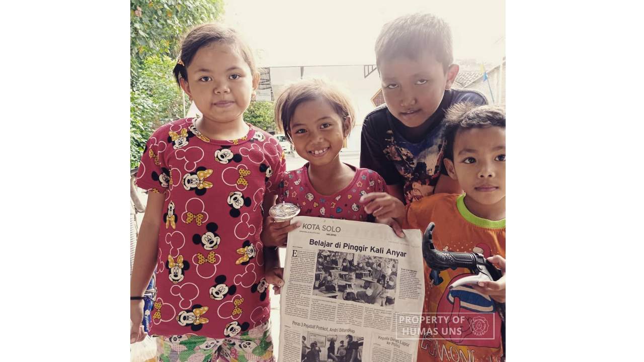 UNS Student Established Free School to Teach Children in Solo Outskirts
