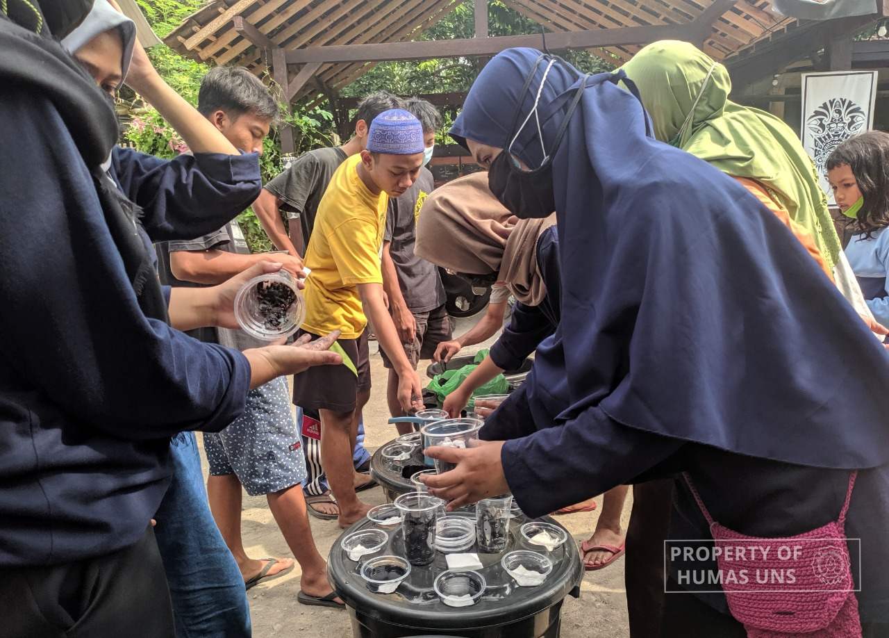 Sneak a Peek the Budikdamber Program Group 48 KKN UNS in Ngluwar Village, Magelang