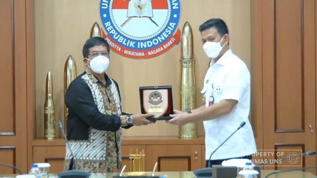 UNS Build Partnership with Universitas Pertahanan RI
