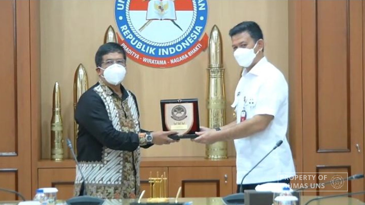 UNS Build Partnership with Universitas Pertahanan RI