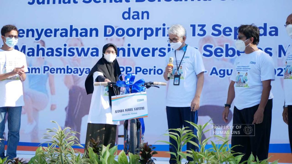 Thirteen UNS Students Got a Bike from BRI