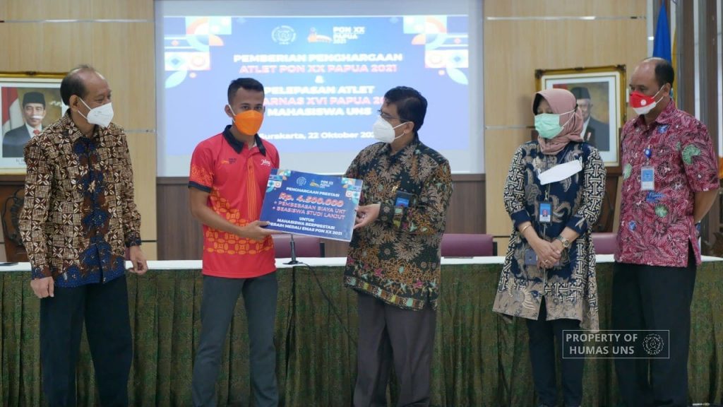Bonuses for PON XX Papua 2021 Medal-Winning Students from UNS