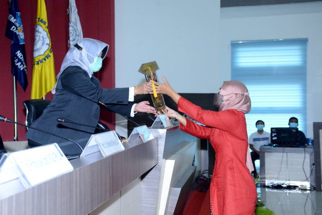 The Doctoral Program in Communication Science UNS Graduated First Doctor