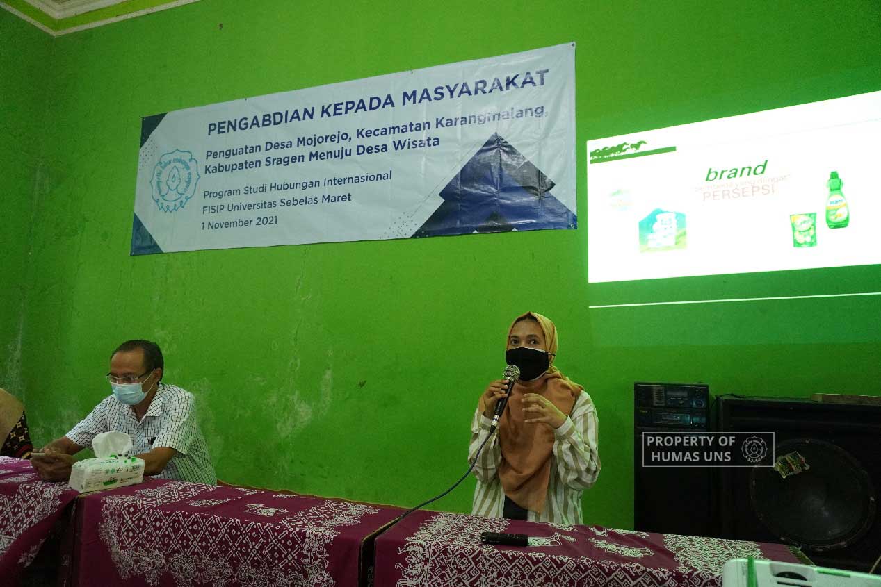 Global Issues Study Research Group HI UNS Held Community Service Program in Sragen
