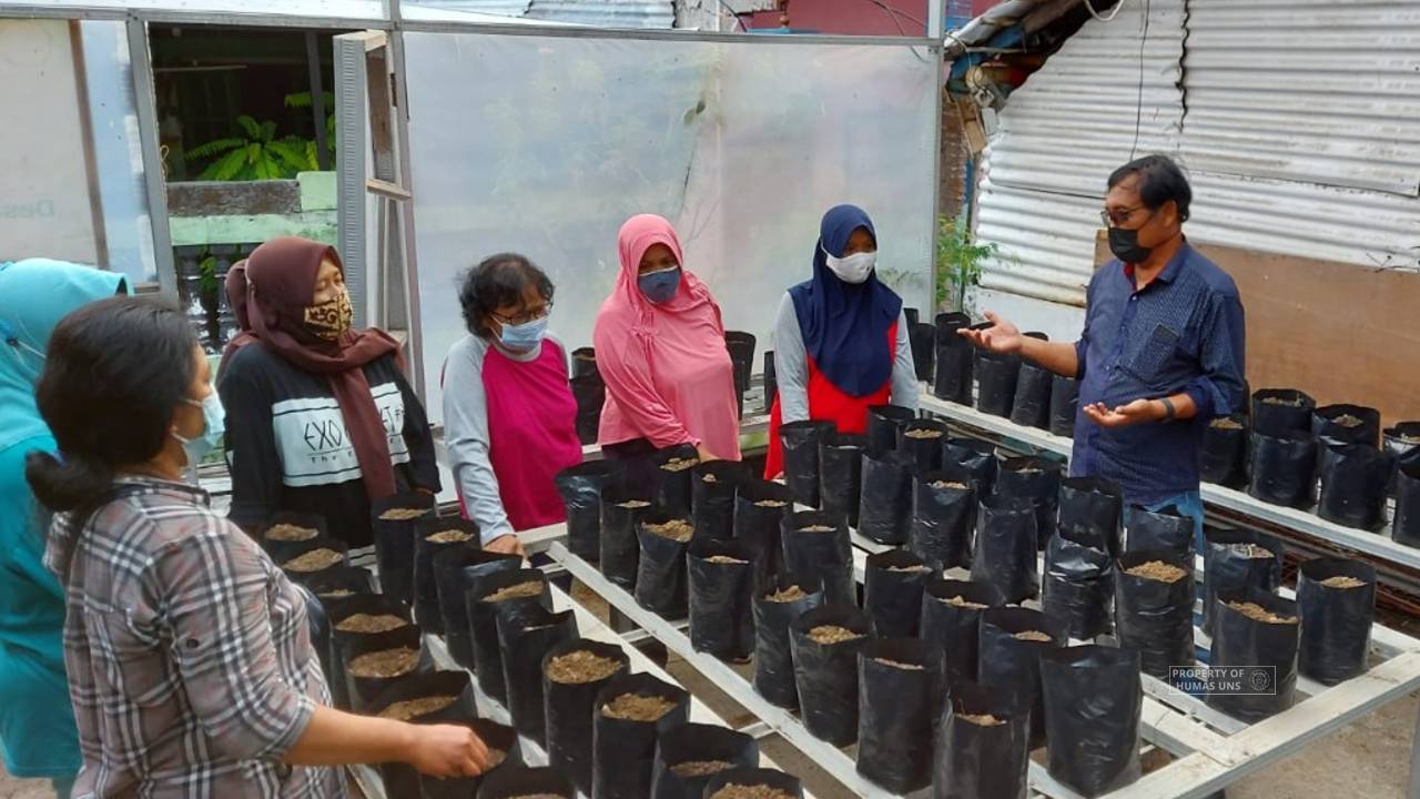 PPKwu LPPM UNS Assist Local People Optimize Urban Farming