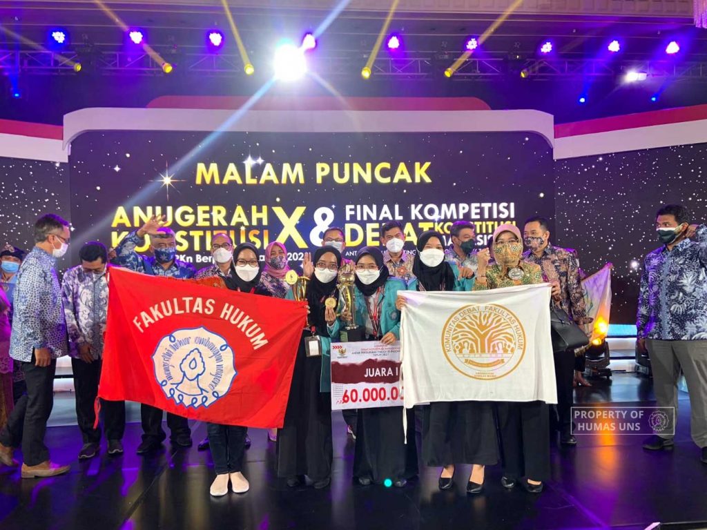 Proud: FH UNS Team Won 1st Prize in Constitution Debate
