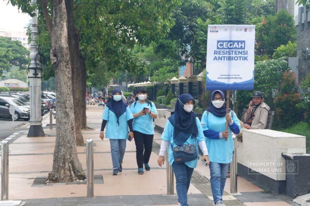 Commemorating the World Antimicrobial Awareness Week, UNS Held a Wise Usage of Antibiotic Campaign