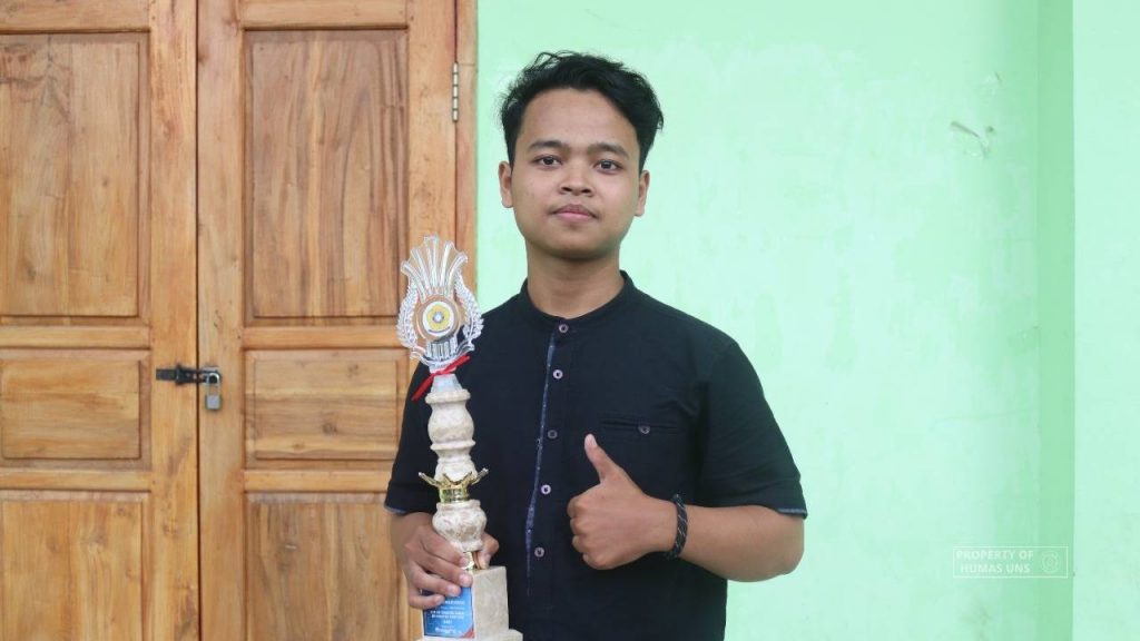 Historical Science Program FIB UNS Student Won Two Essay Writing Competitions
