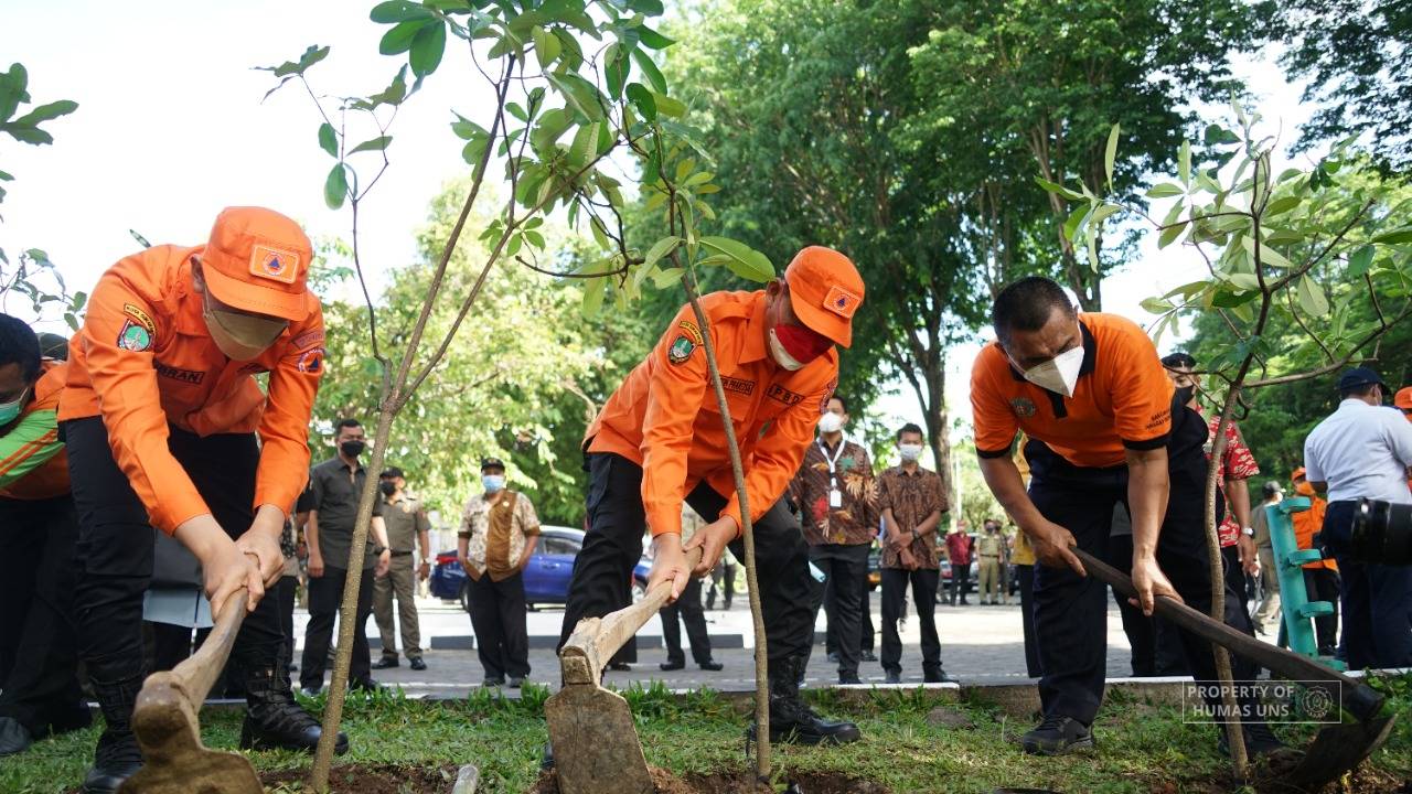 Mayor of Surakarta Planted Tree in UNS