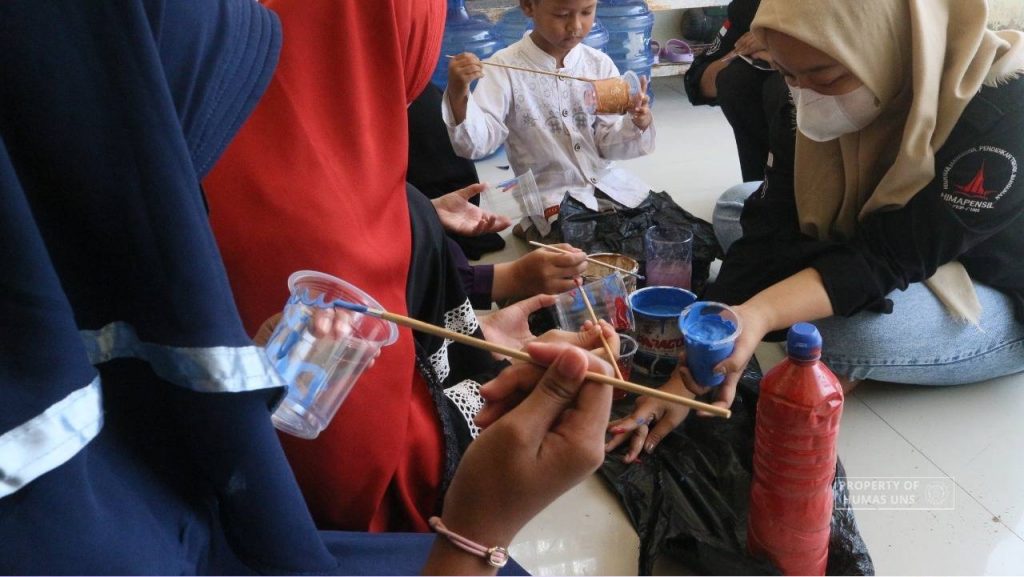 Himapensil FKIP UNS Holds Community Service at Darul Falah Orphanage, Sukoharjo