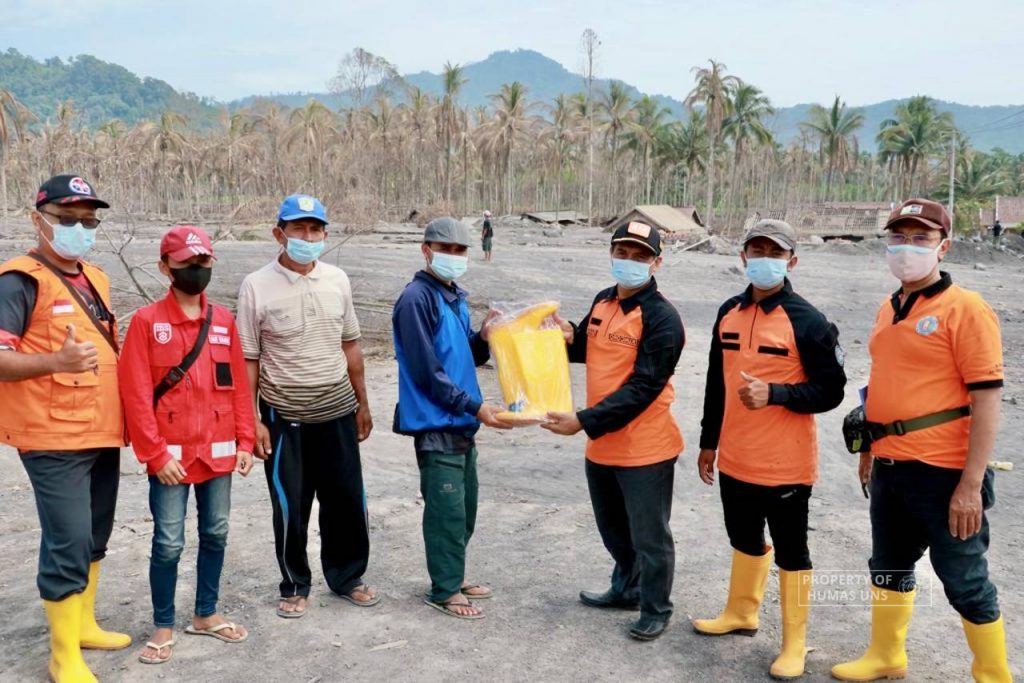 Vice-Rector 3 UNS Led the Withdrawal of UNS Semeru Disaster Taskforce after One Month of Services