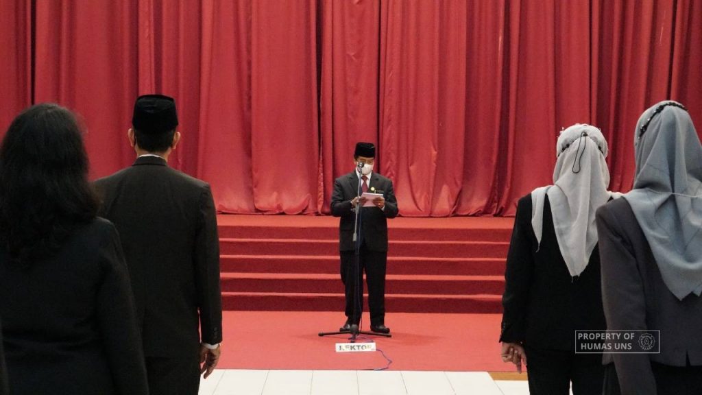 Rector of UNS Inaugurates Faculty Members and Academic Staff with Functional Position