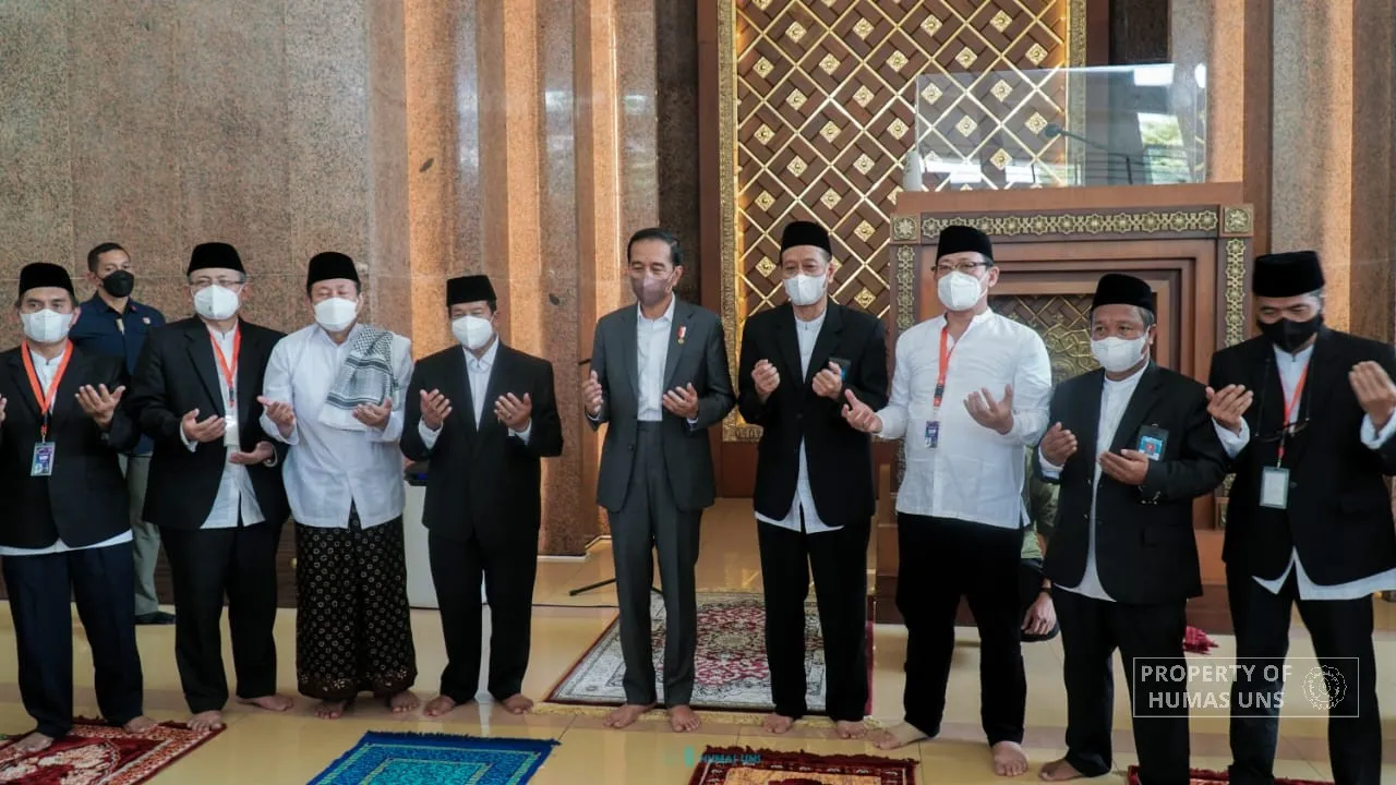 President Jokowi Performs Friday Prayer at Nurul Huda Mosque