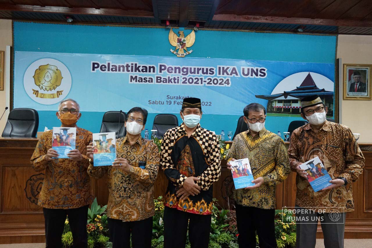 Rector of UNS Inaugurated IKA UNS Managers 2021 – 2024