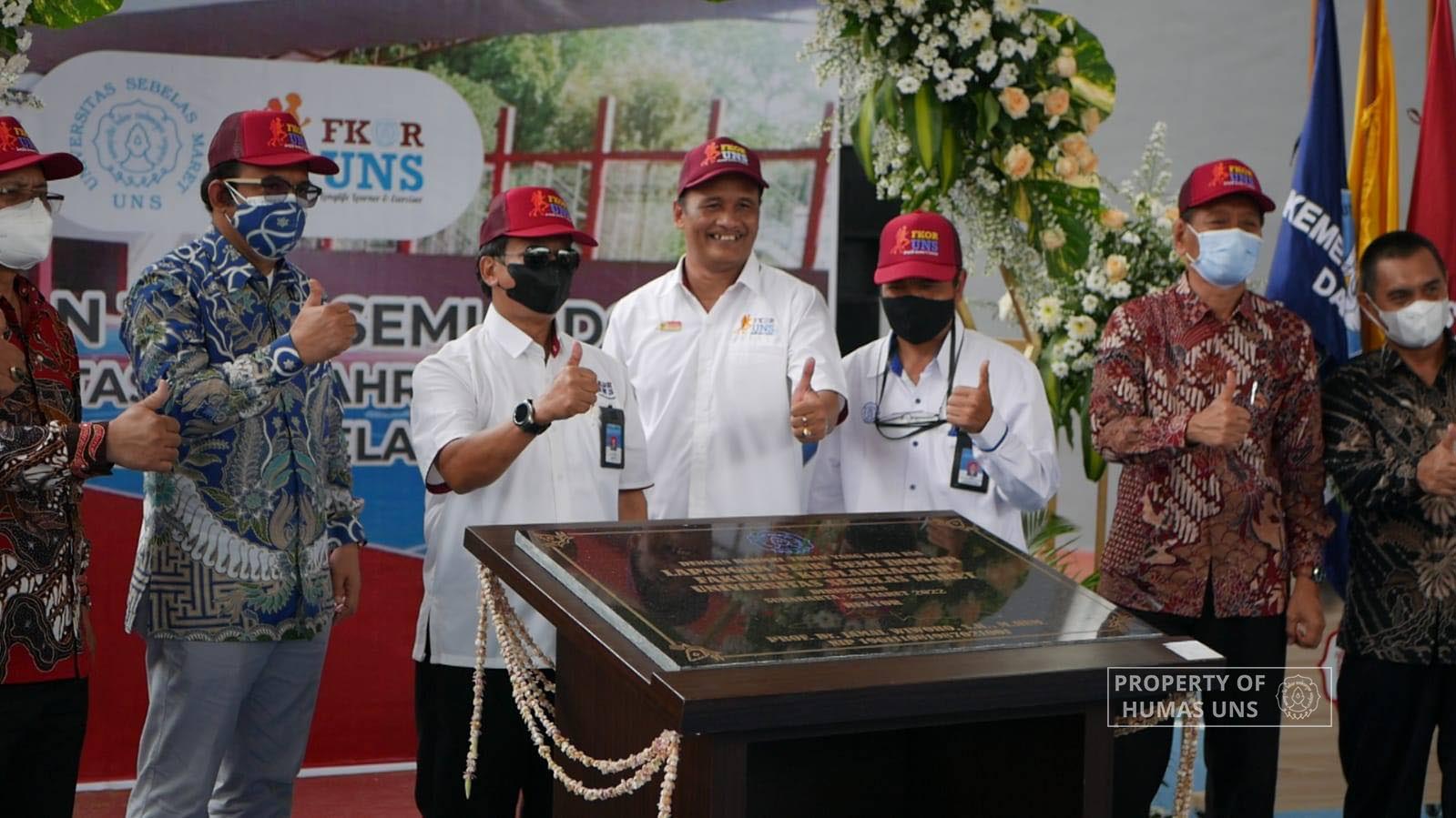 The Rector of UNS Opened Semi-Indoor Tennis Courts in FKOR UNS