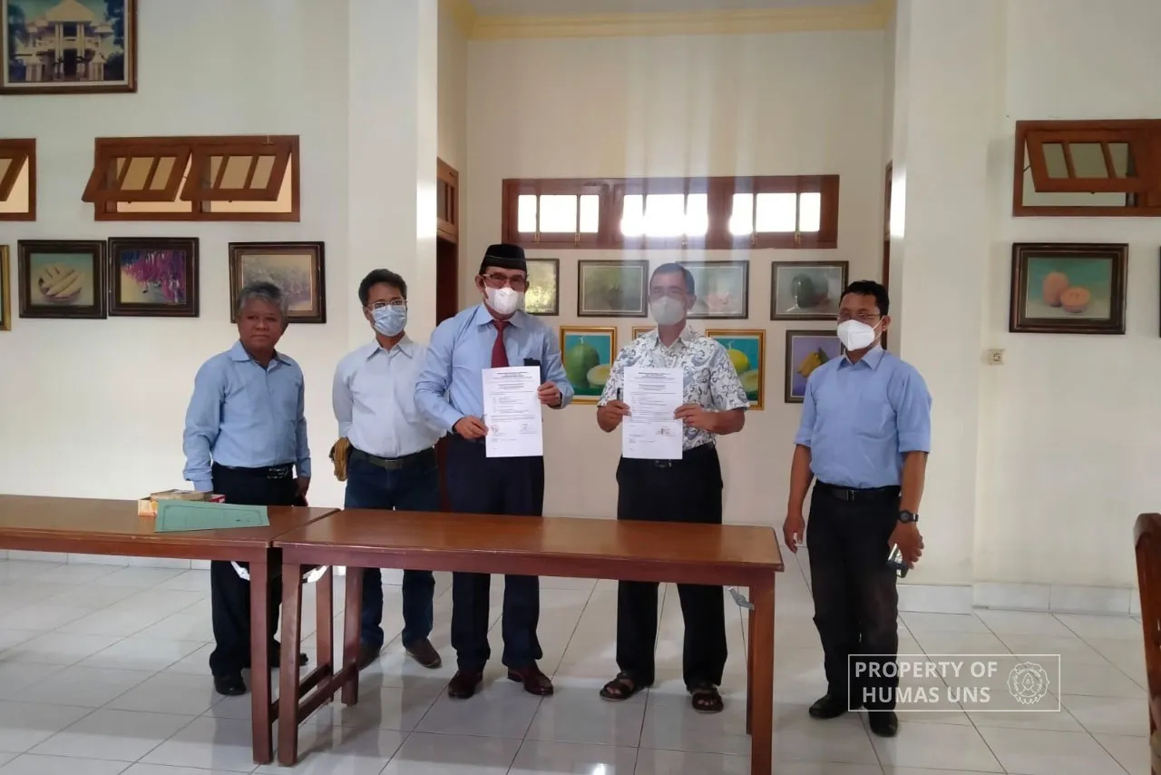 Head of UNS Board of Professors Submitted Drum Incinerator Portable to CV Multi Global Agrindo Karanganyar