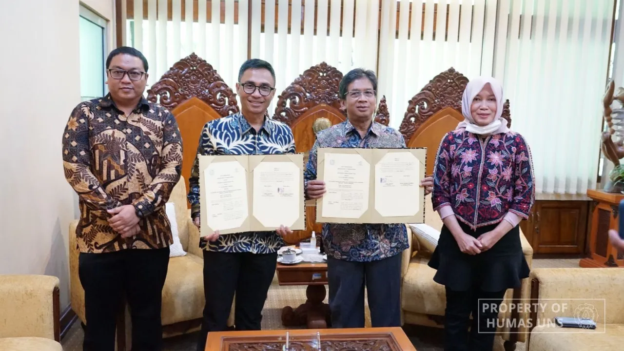 The Rector of UNS Signed a Memorandum of Understanding with PT. Pos Indonesia
