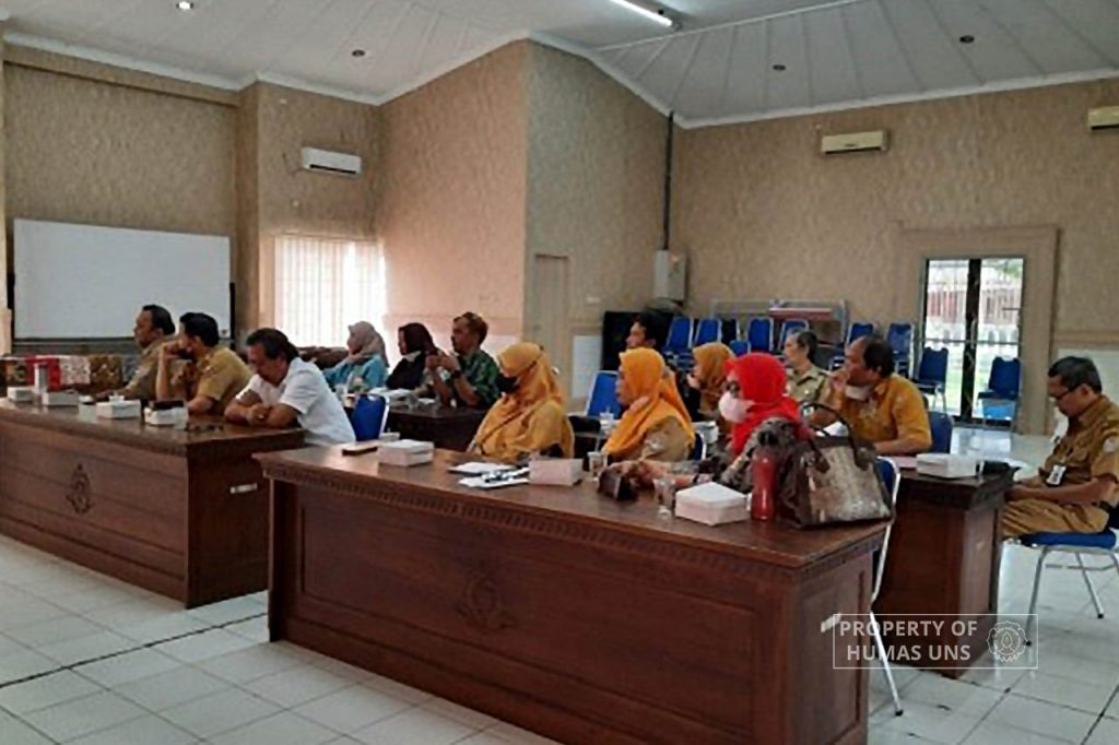 FSRD UNS RG Team Encourages Batik Cilacap to Go International