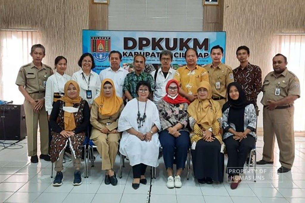 FSRD UNS RG Team Encourages Batik Cilacap to Go International