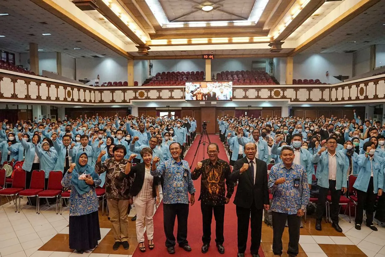 UNS Postgraduate School Organized PKKMB for Master and Doctoral Students
