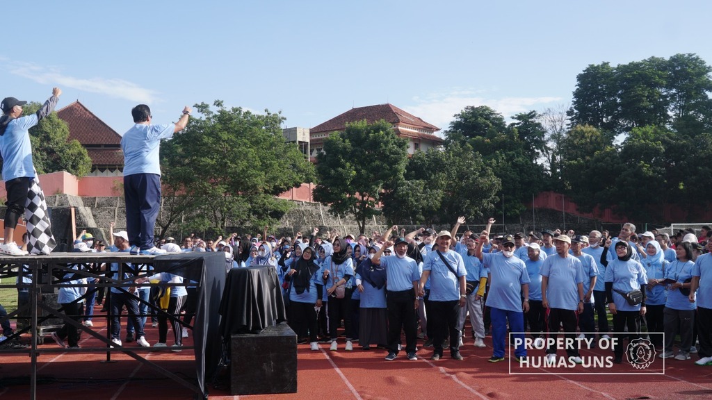 Thousands of UNS Academic Community Commemorates 47th Dies Natalis with Aerobics and Healthy Walks