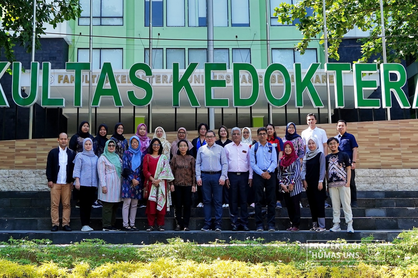 Two Researchers from India and Sweden Share Knowledge in Sharing Session Activities at FK UNS