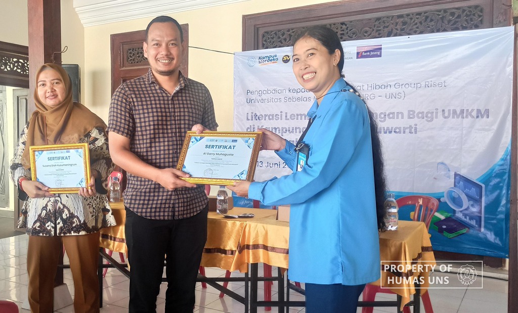 RG Banking and Finance SV UNS Holds Financial Literacy for MSMEs in Baluwarti, Surakarta