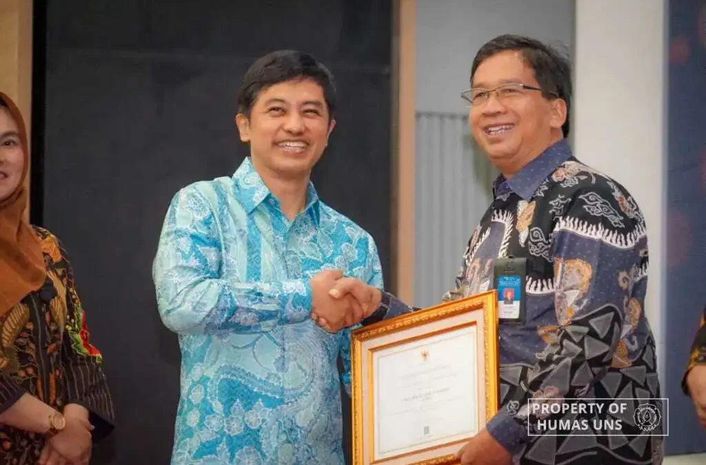 UNS Received Pastika Upakara Winarya Prasiddha Award from Indonesian Ministry of Health