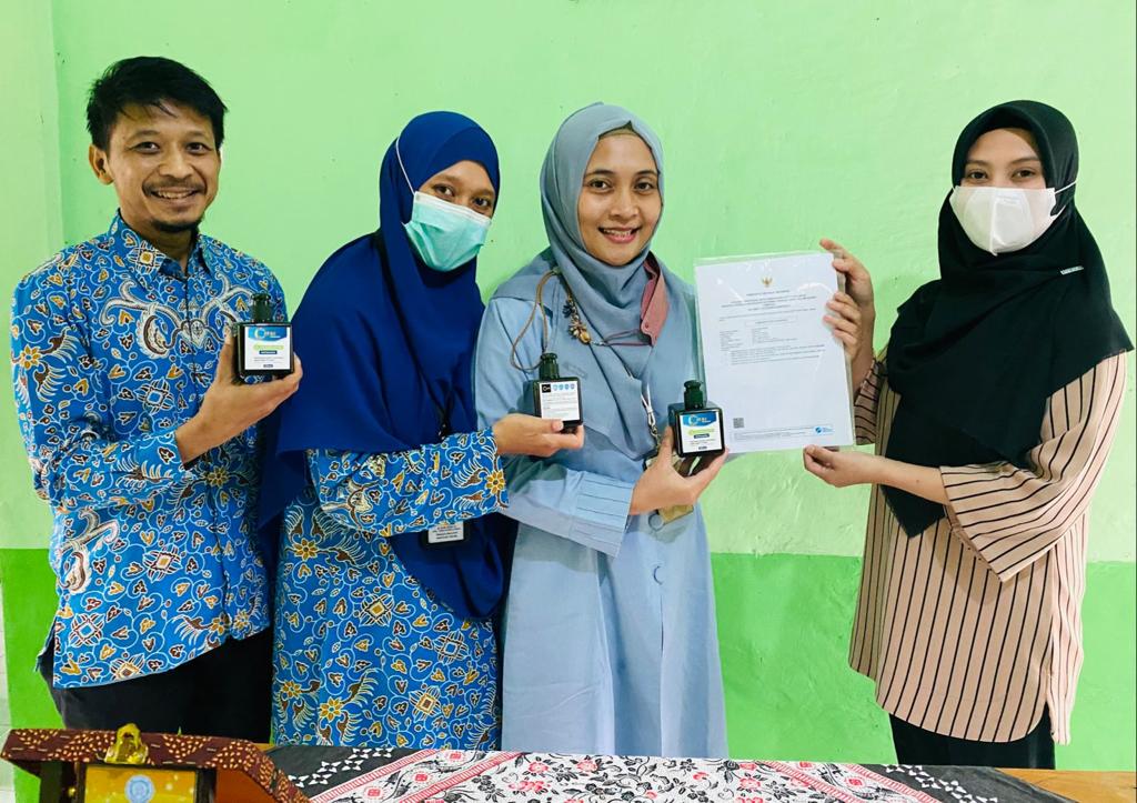 PKM D3 Pharmacy UNS Develops Non-Alcohol Hand Sanitizer Gel from Citronella Oil