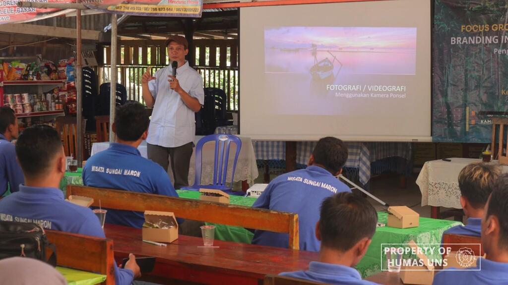 FKIP UNS Lecturers Optimize Tourism Services for Maron River Community Tourism Group
