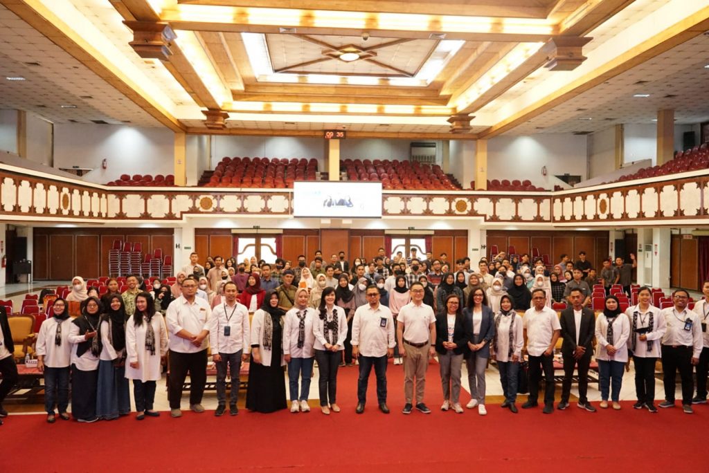 SV UNS and PT Mirae Asset Sekuritas Hold Seminar