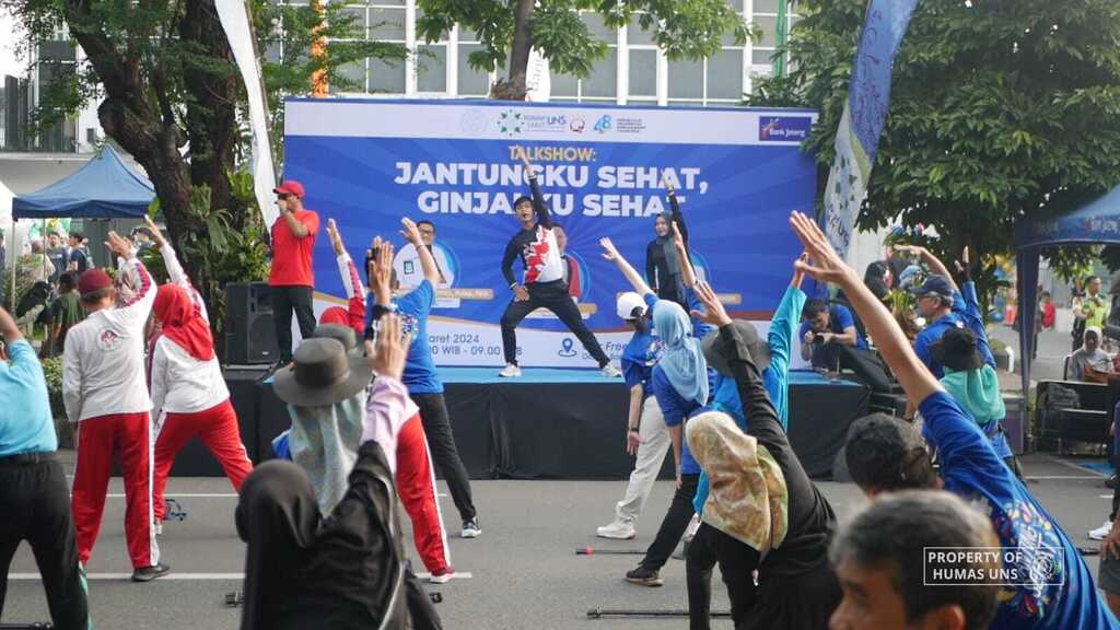 Commemorating 48th Dies Natalis, UNS Together with UNS Hospital Holds Community Service Activities at Solo's Car Free Day