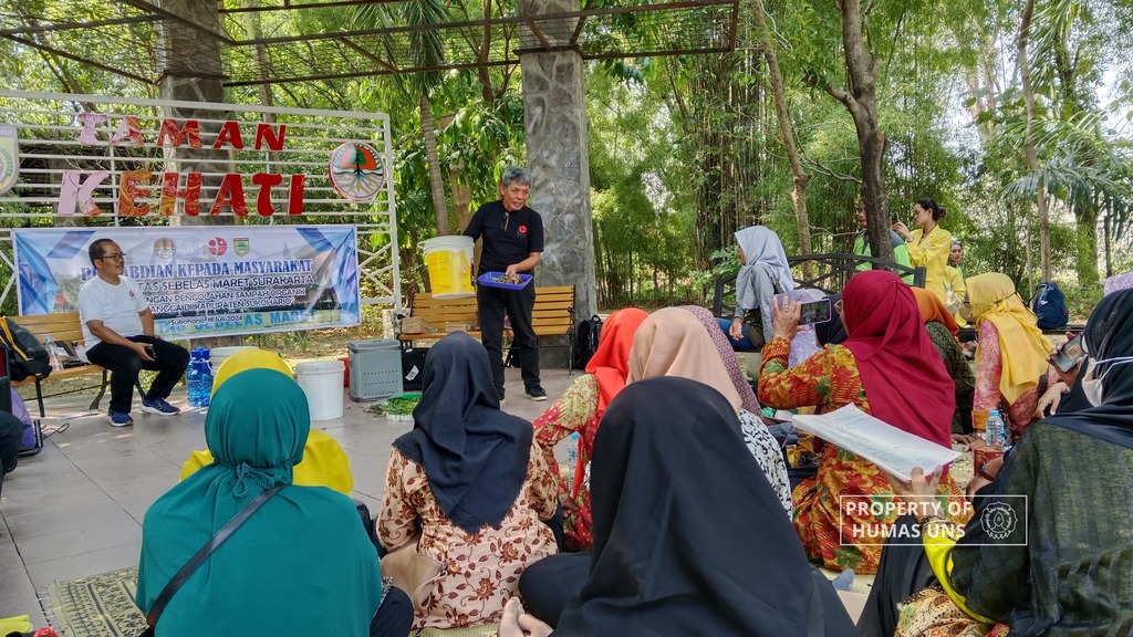 Environment and Natural Resource Management Research Group from UNS Graduate School Collaborates with Sukoharjo Waste Bank Community