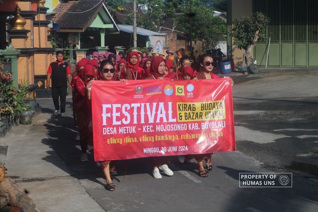 UNS Sociology Students Present Cultural Parade Festival and MSME Bazaar in Metuk Village, Boyolali