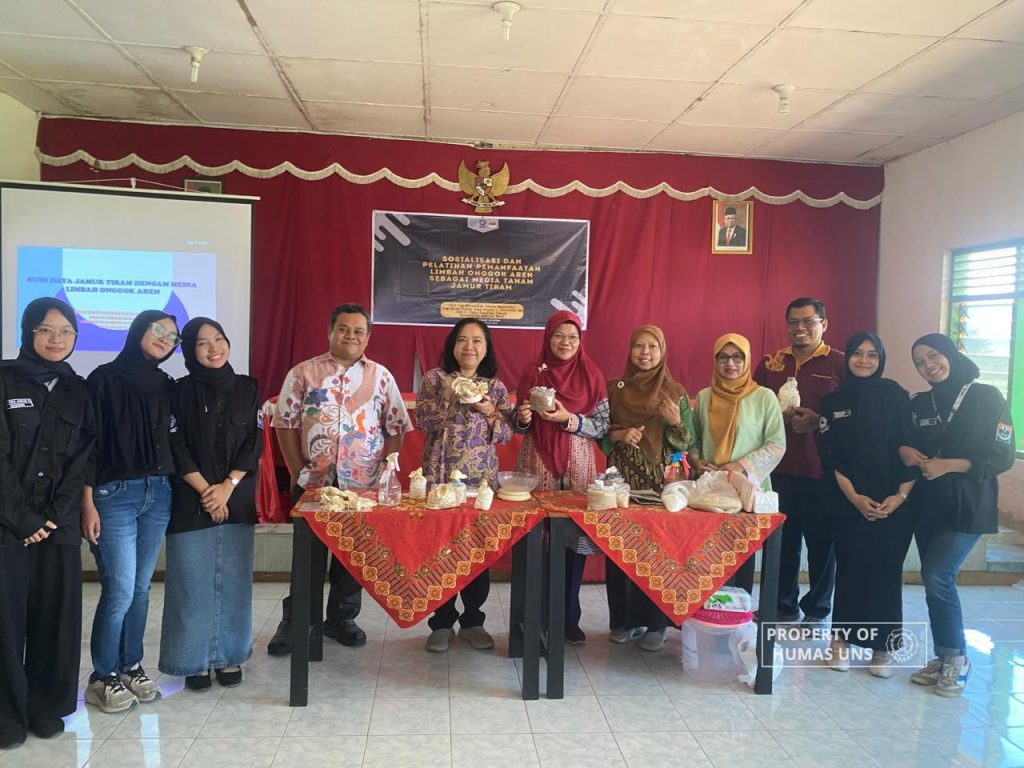 FT UNS Biodiversity Research Group Conducts Outreach and Training on the Use of Palm Starch Residue Waste