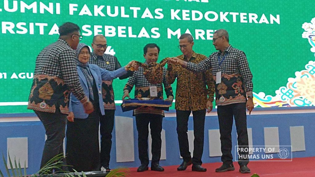 UNS Faculty of Medicine Alumni Association Holds National Meeting, Opening Ceremony Attended by BPJS Kesehatan Director
