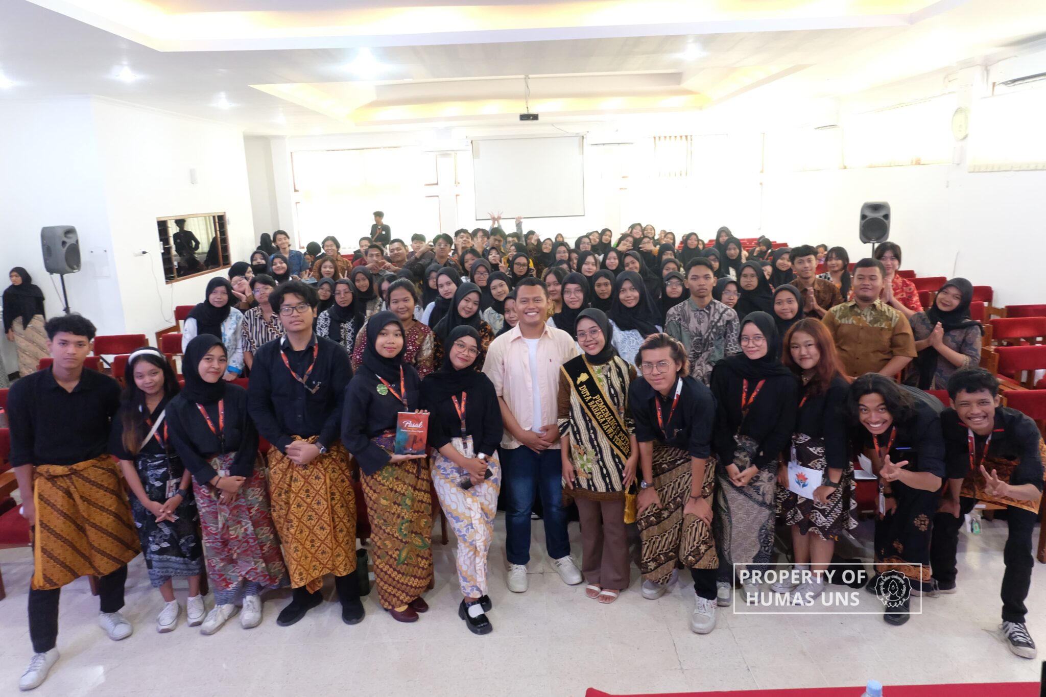 FIB UNS Indonesian Literature Program Presents Alumni to Prepare Provisions for New Students